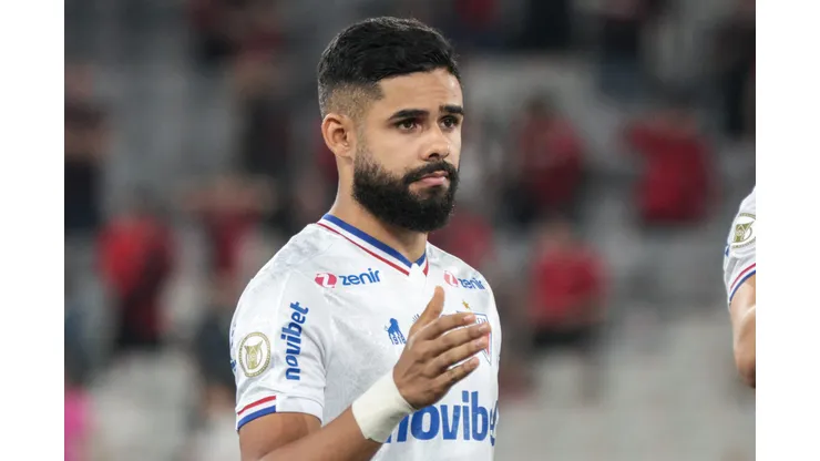Felipe Jonatan jogador do Fortaleza durante partida contra o Athletico-PR no estadio Arena da Baixada pelo campeonato Brasileiro A 2024.