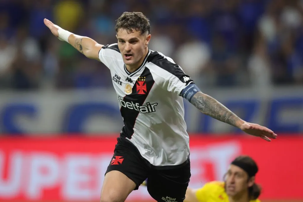 Vegetti jogador do Vasco comemora seu gol durante partida contra o Cruzeiro no Mineirão pelo campeonato Brasileiro A 2024. Foto: Gilson Lobo/AGIF