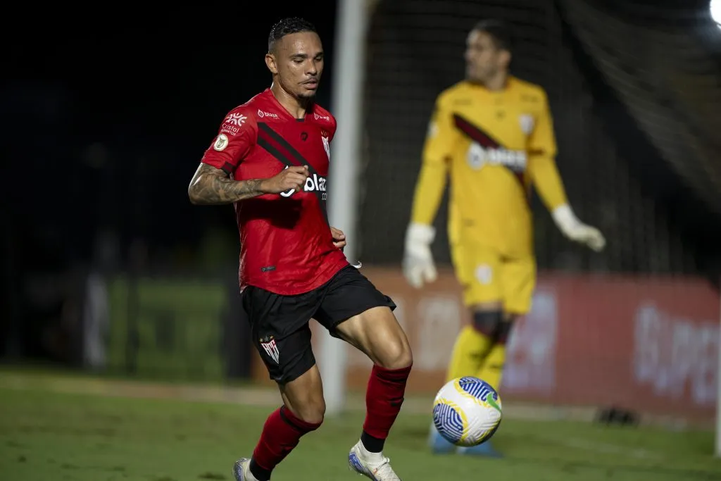 Luiz Fernando durante partida contra o Vasco no Campeonato Brasileiro A 2024. Foto: Jorge Rodrigues/AGIF