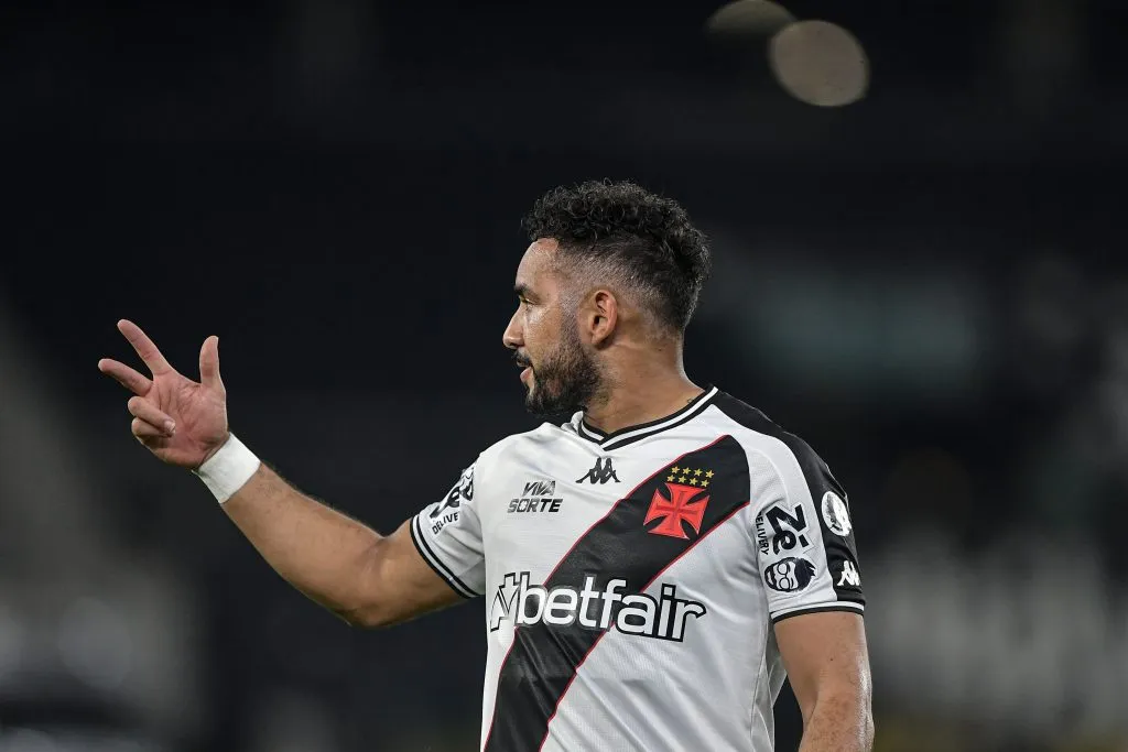 RJ – RIO DE JANEIRO – 05/11/2024 – BRASILEIRO A 2024, BOTAFOGO X VASCO – Payet jogador do Vasco durante partida contra o Botafogo no estadio Engenhao pelo campeonato Brasileiro A 2024. Foto: Thiago Ribeiro/AGIF