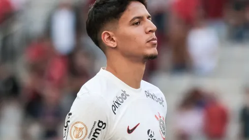 Caetano durante confronto contra o Athletico-PR no Brasileirão de 2023.