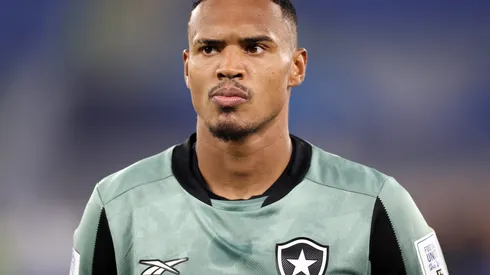 Foto: Vitor Silva/Botafogo – John durante confronto contra o Pachuca, do México, na Copa Intercontinental em 2024.