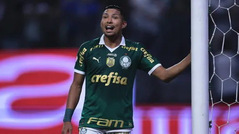 Rony, jogador do Palmeiras, durante partida contra o Atlético-GO (Foto: Ettore Chiereguini/AGIF)