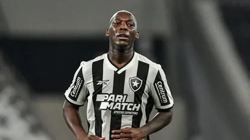 Patrick de Paula, jogador do Botafogo, durante partida contra o Vitória pela Copa Betano do Brasil de 2024.