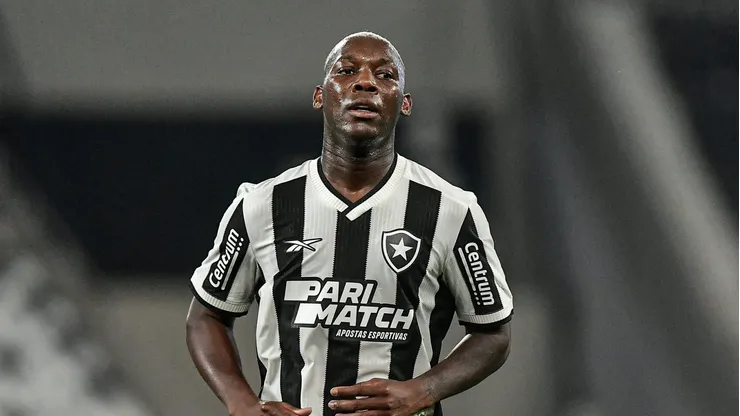 Patrick de Paula, jogador do Botafogo, durante partida contra o Vitória pela Copa Betano do Brasil de 2024.