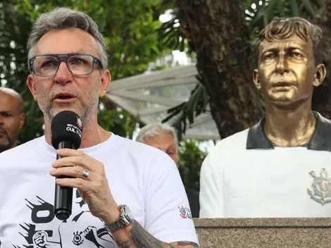 Craque Neto se emociona com homenagem do clube