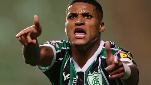 Varanda durante confronto contra o Santos na Série B de 2023.