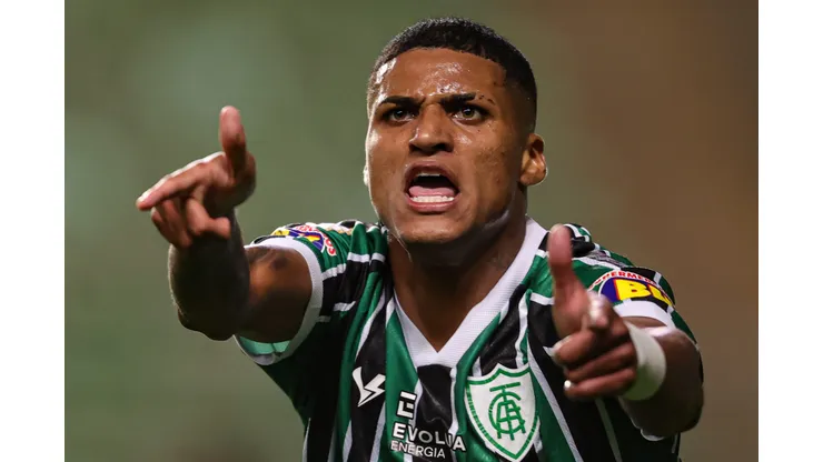 Varanda durante confronto contra o Santos na Série B de 2023.