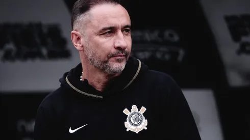 Vítor Pereira durante partida pelo Corinthians em 2022.