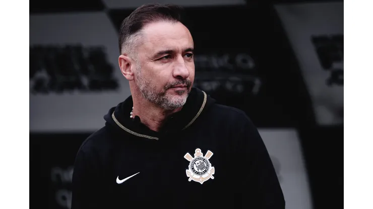 Vítor Pereira durante partida pelo Corinthians em 2022.