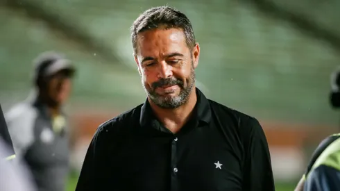 Artur Jorge, técnico do Botafogo, durante partida contra o Atletico-MG pelo Brasileirão Betano.