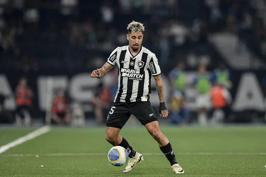 Kauê durante partida contra o Cruzeiro no Campeonato Brasileiro de 2024. Foto: Thiago Ribeiro/AGIF
