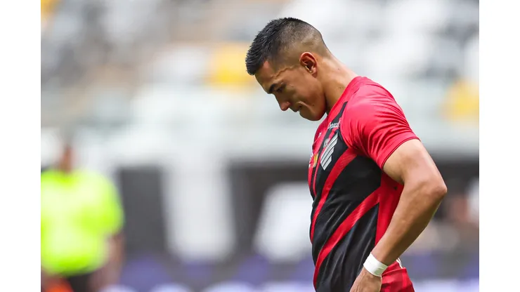 Cuello durante confronto contra o Atlético-MG no Brasileirão 2024.