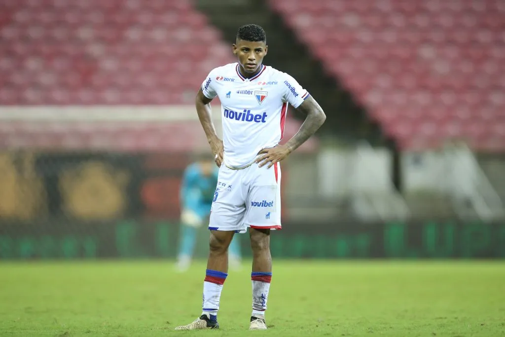 Hércules, jogador do Fortaleza, durante a partida contra o Sport (Foto: Marlon Costa/AGIF)