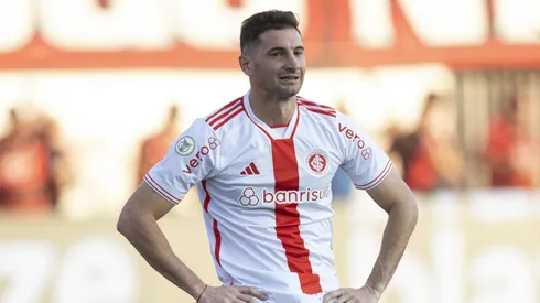Alario, jogador do Internacional, durante partida contra o Atletico-GO pelo Brasileirão Betano.