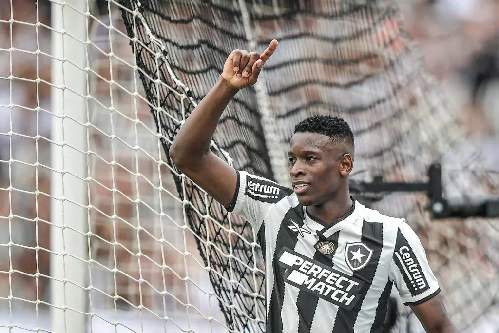 Luiz Henrique, jogador do Botafogo, durante partida contra o São Paulo (Foto: Thiago Ribeiro/AGIF)