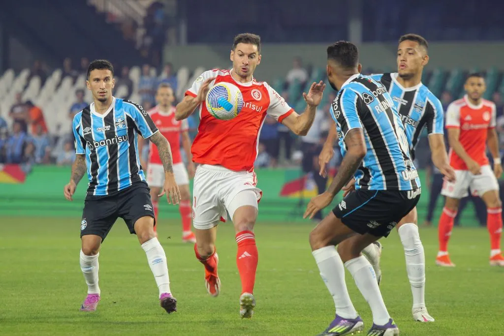 Alario, jogador do Internacional, deve deixar o clube em 2025. Foto: Lucas Gabriel Cardoso/AGIF