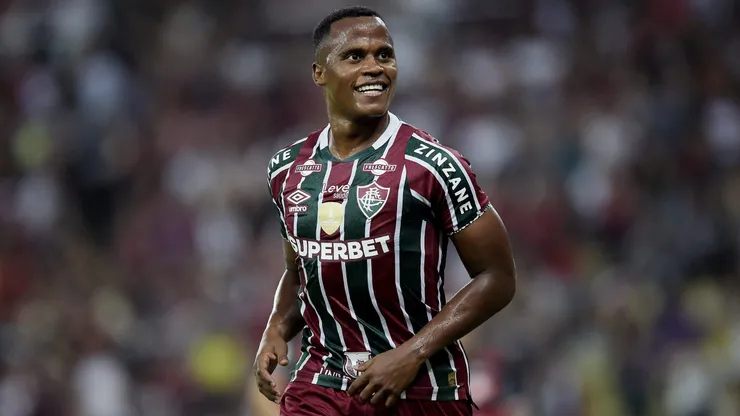 Jhon Arias, jogador do Fluminense, comemora seu gol durante partida contra o Flamengo (Foto: Alexandre Loureiro/AGIF)