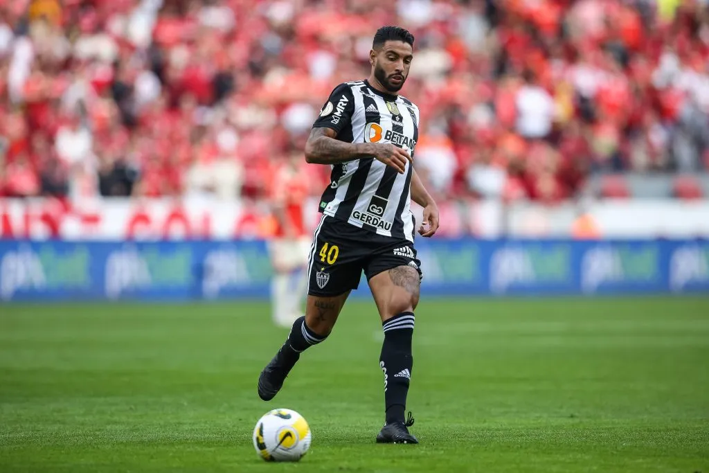 Nathan Silva jogador do Atletico-MG durante partida contra o Internacional no estadio Beira-Rio pelo campeonato Brasileiro A 2022. Foto: Pedro H. Tesch/AGIF