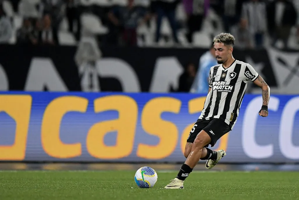 RJ – RIO DE JANEIRO – 30/07/2024 – COPA DO BRASIL 2024, BOTAFOGO X BAHIA – Kaue jogador do Botafogo durante partida contra o Bahia no estadio Engenhao pelo campeonato Copa Do Brasil 2024. Foto: Thiago Ribeiro/AGIF