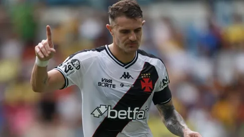 Vegetti, jogador do Vasco, comemora seu gol durante partida contra o Cuiabá, pelo Brasileirão Betano.