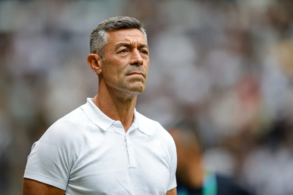 Pedro Caixinha treinando o RB Bragantino em 20024 –  Foto: Gilson Lobo/AGIF