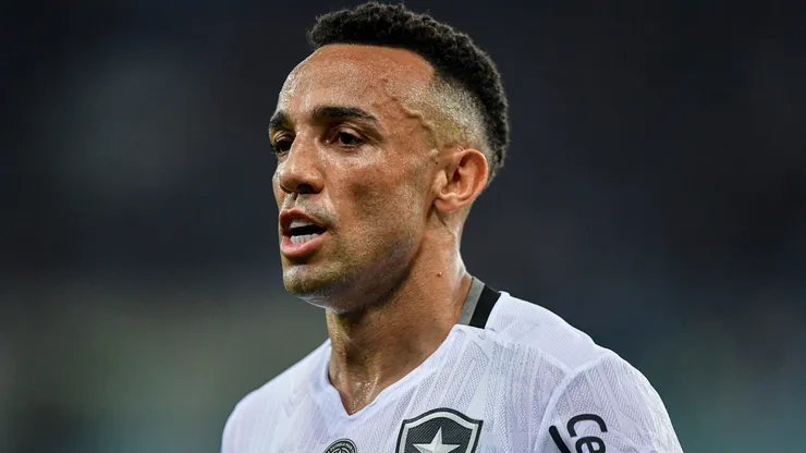 Marcal jogador do Botafogo durante partida contra o Fluminense no estadio Maracana pelo campeonato Brasileiro A 2024.