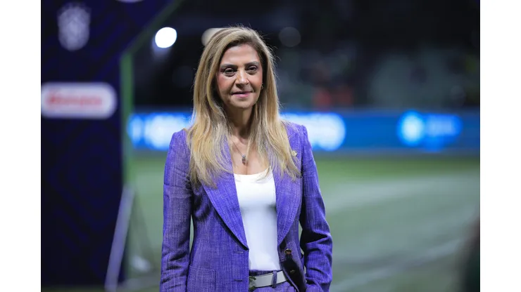 Leila Pereira durante confronto contra o Botafogo no Brasileirão 2024.