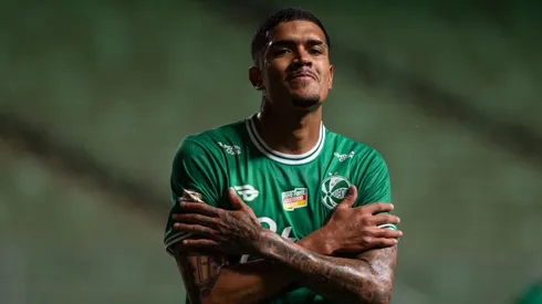 Lucas Barbosa, jogador do Juventude, comemora seu gol durante partida contra o Atletico-MG pelo Brasileirão Betano.