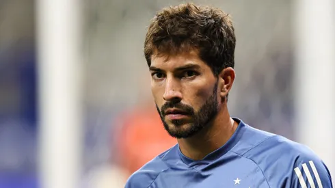 Lucas Silva, jogador do Cruzeiro, antes da partida contra o Grêmio, pelo Brasileirão Betano.