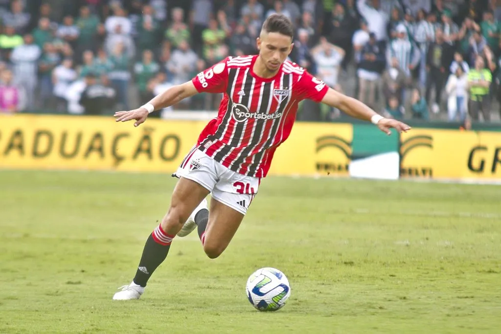 Raí Ramos está de saída do São Paulo para reforçar o Atlético-GO, para a Série B de 2025. Foto: Gabriel Machado/AGIF