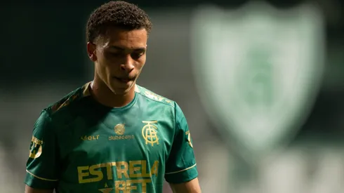 Rodriguinho durante confronto contra o Paysandu na Série B 2024.