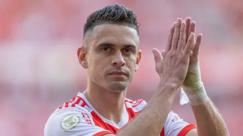 Borré, jogador do Internacional, durante partida contra o Grêmio, pelo Brasileirão Betano.