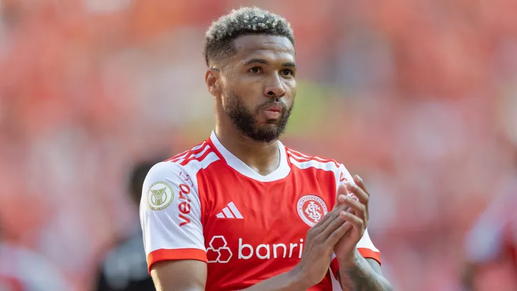 Wesley jogador do Internacional durante partida contra o Gremio no estadio Beira-Rio pelo campeonato Brasileiro A 2024.