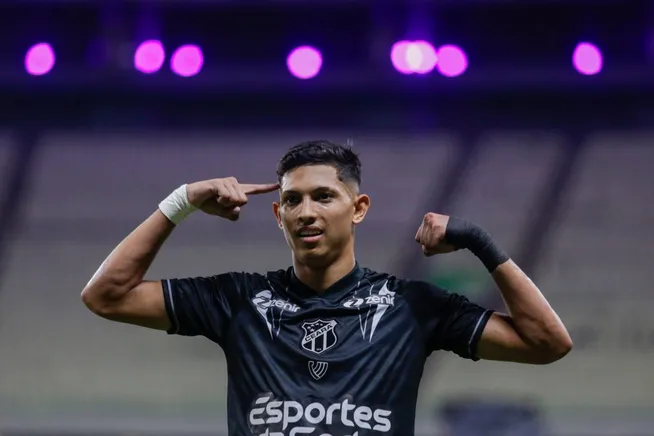Erick Pulga jogador do Ceara comemora seu gol durante partida contra o Paysandu no estadio Arena Castelao pelo campeonato Brasileiro B 2024. Foto: Lucas Emanuel/AGIF
