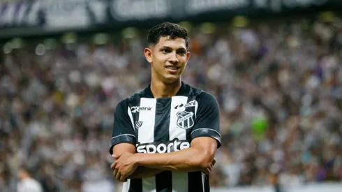 Erick Pulga jogador do Ceara comemora seu gol durante partida contra o Botafogo-SP no estadio Arena Castelao pelo campeonato Brasileiro B 2024.