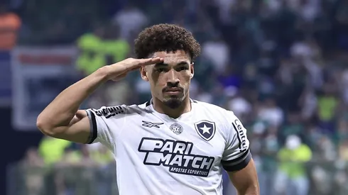 Adryelson jogador do Botafogo comemora seu gol durante partida contra o Palmeiras no estadio Arena Allianz Parque pelo campeonato Brasileiro A 2024.