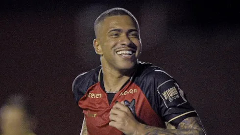 Lucas Esteves jogador do Vitória