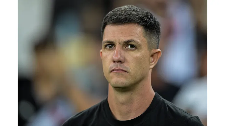 Barbieri durante passagem pelo Vasco em confronto contra o Flamengo no Brasileirão de 2023.