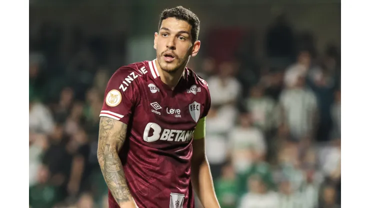 Nino durante confronto entre Coritiba e Fluminense no Brasileirão 2023.