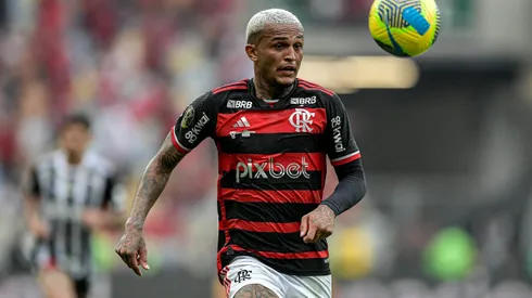 Wesley, jogador do Flamengo, durante partida contra o Atlético-MG (Foto: Thiago Ribeiro/AGIF)
