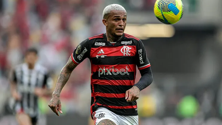 Wesley, jogador do Flamengo, durante partida contra o Atlético-MG (Foto: Thiago Ribeiro/AGIF)