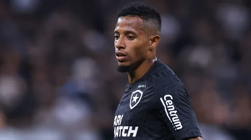 Tchê Tchê jogando no Botafogo em 2023