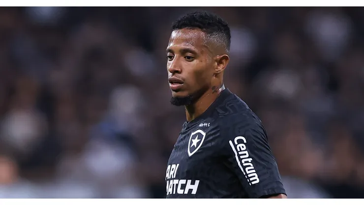Tchê Tchê jogando no Botafogo em 2023