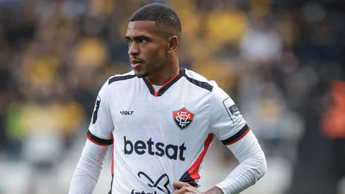 Esteves, jogadador do Vitória