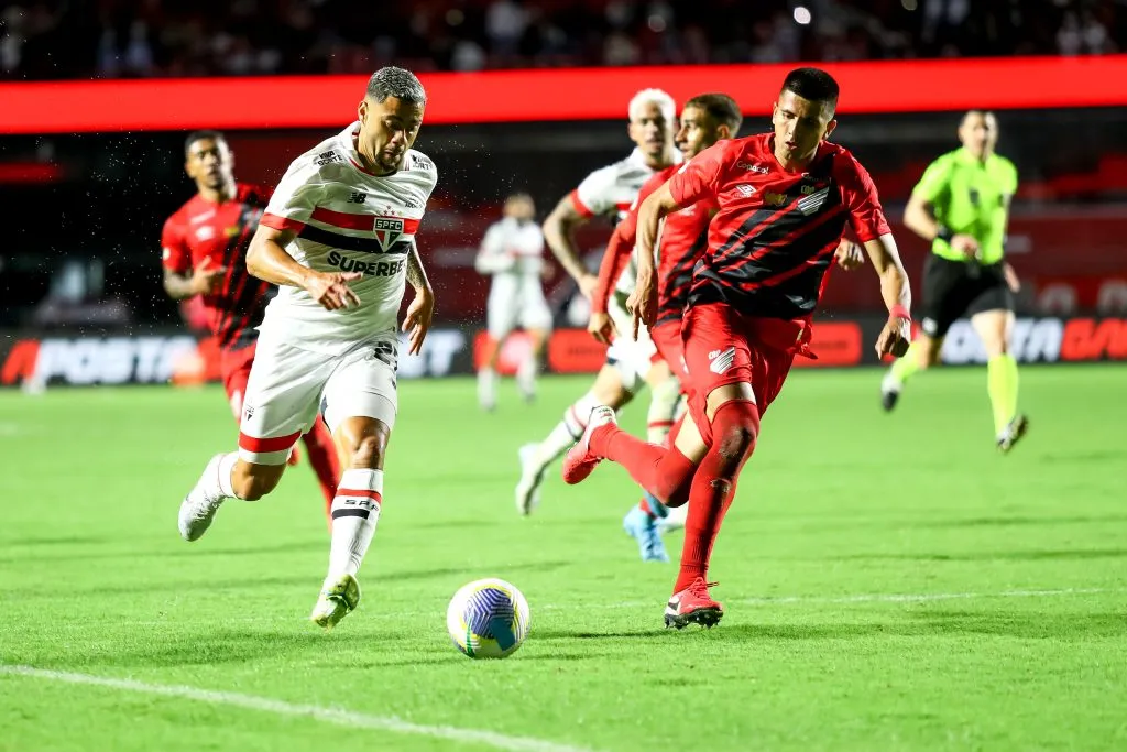 SP – SAO PAULO – 09/11/2024 – BRASILEIRO A 2024, SAO PAULO X ATHLETICO-PR – Wellington Rato jogador do Sao Paulo durante partida contra o Athletico-PR no estadio Morumbi pelo campeonato Brasileiro A 2024. Foto: Marco Miatelo/AGIF