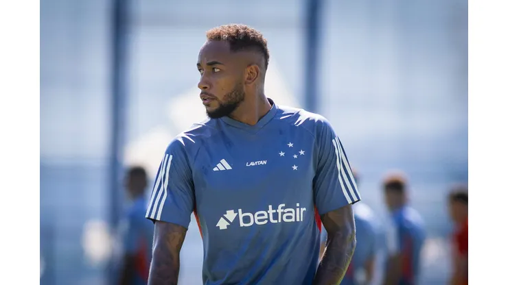 Rafa Silva durante treinamento do Cruzeiro.