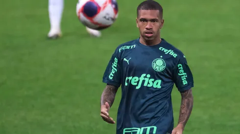 Lucas Esteves durante clássico contra o Corinthians no Brasileirão de 2021.