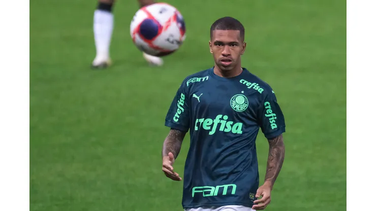 Lucas Esteves durante clássico contra o Corinthians no Brasileirão de 2021.