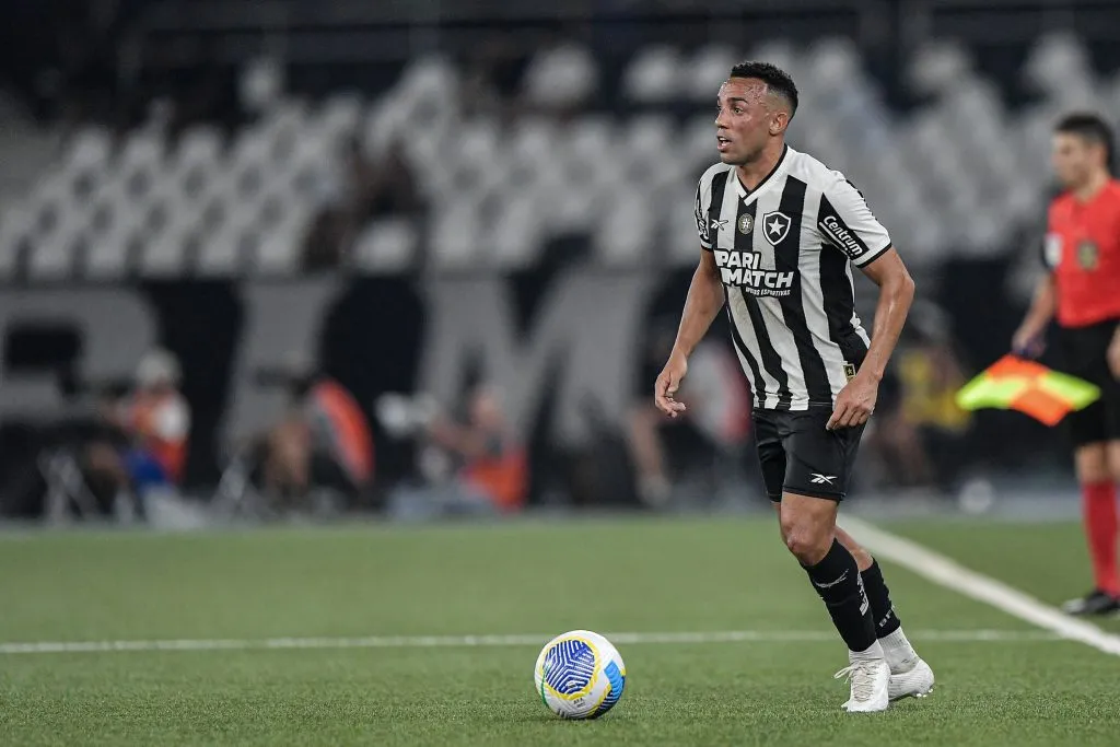 Marçal está de saida do Botafogo e pode ser reforço do Internacional para 2025. Foto: Thiago Ribeiro/AGIF